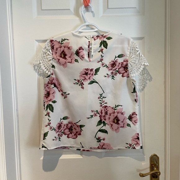 Beautiful floral top - Picture 3 of 3